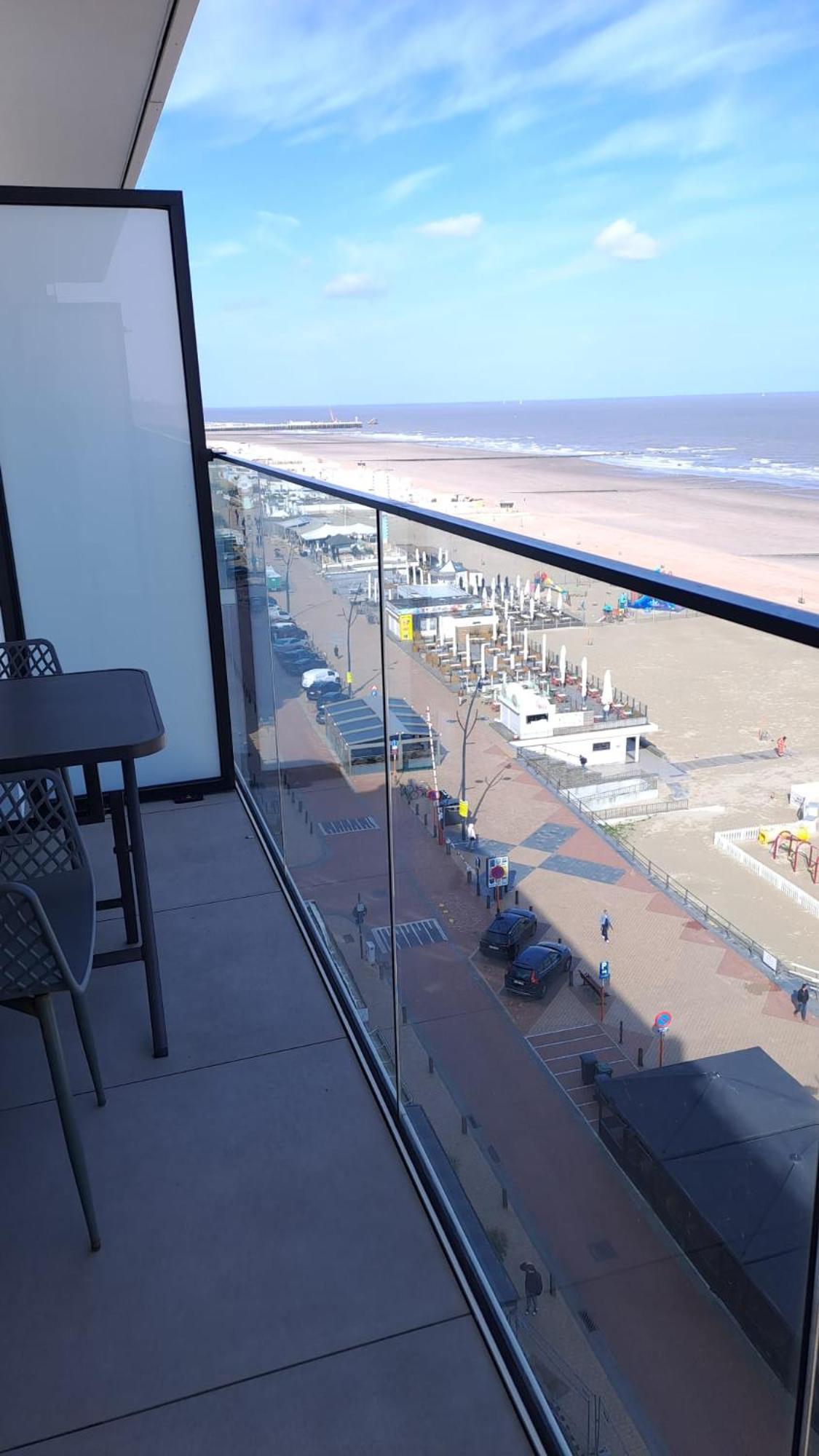 Modern Studio With Beautiful Sea View - 9Th Floor Blankenberge Exteriör bild